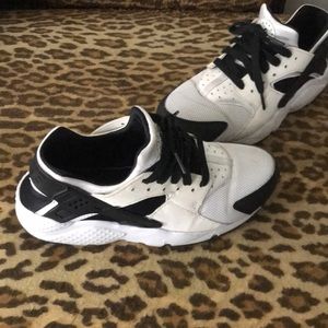 Nike huarache shoes
